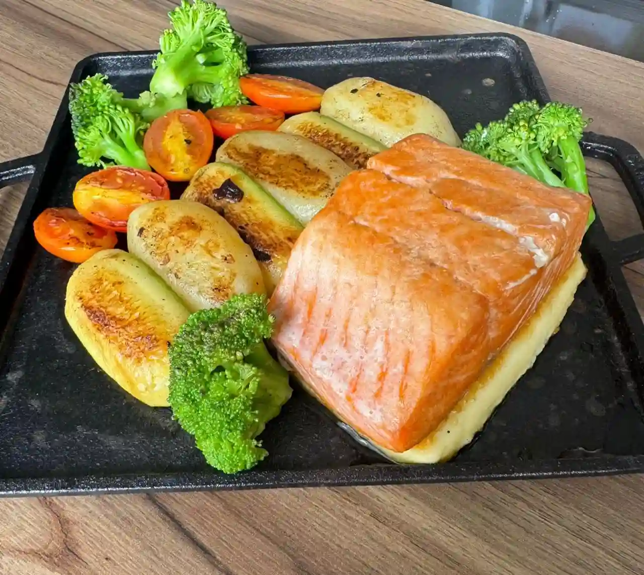 Pedaço farto de salmão – Restaurante em Ourinhos