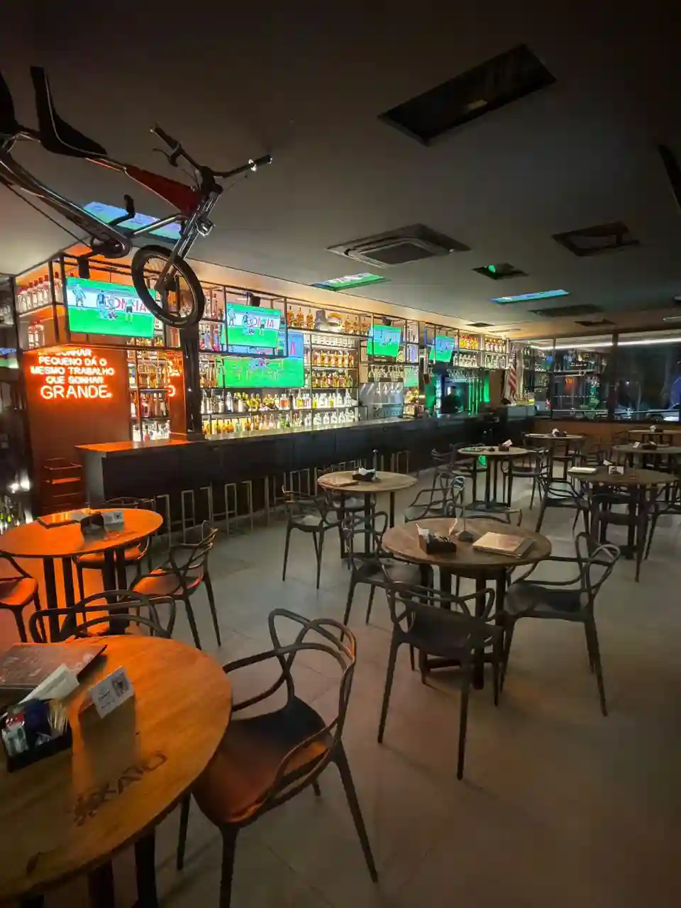 Salão interno Xatô Restaurante em Ourinhos SP